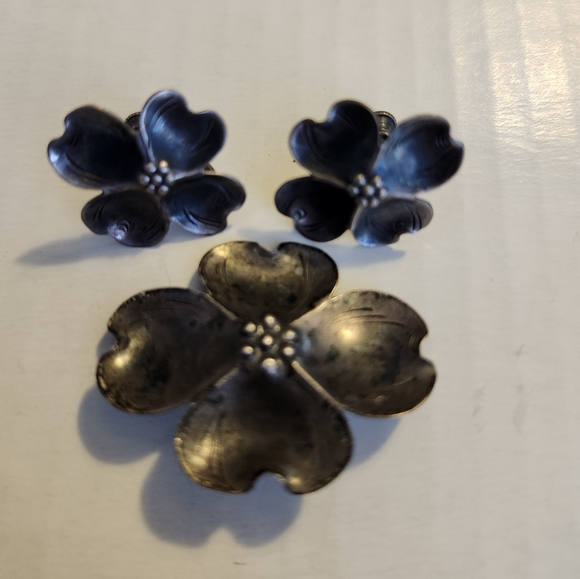 Sterling Silver Stuart Nye Brooch & Matching Earrings - Picture 1 of 11